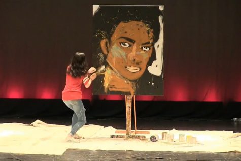 ROSETTI: Estudiantes comparten su creatividad en el show de talentos