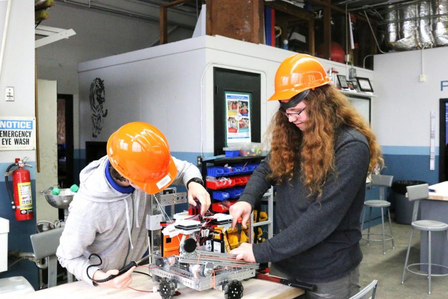 Students+in+John+Fuller%E2%80%99s+engineering+program+work+in+class.+While+pathways+in+RJUHSD+continue+to+evolve%2C+CTE+classes+are+not+currently+a+graduation+requirement.