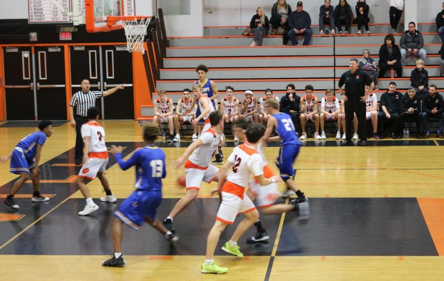 Freshman+teams+will+no+longer+be+offered+due+to+a+Capital+Valley+Conference+change.+Now%2C+the+three+levels+will+be+varsity%2C+junior+varsity%2C+and+frosh%2Fsoph.+According+to+the+boys+varsity+basketball+coach+Greg+Granucci%2C+this+will+alleviate+the+amount+of+players+that+sit+during+games+due+to+large+team+sizes+pictured+above.