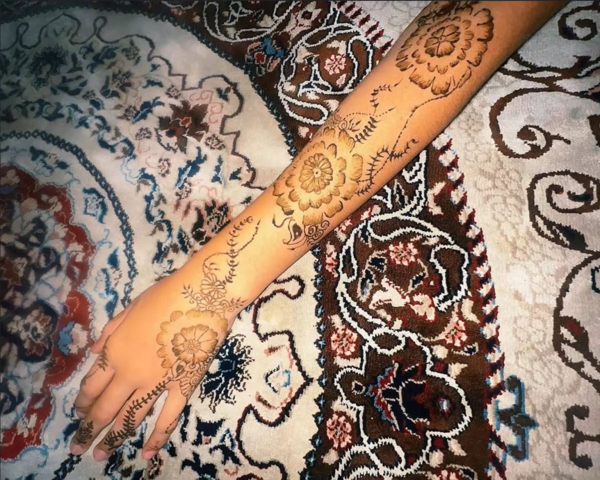 Freshman runs henna business