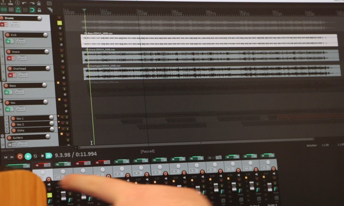 Sophomore mixes music